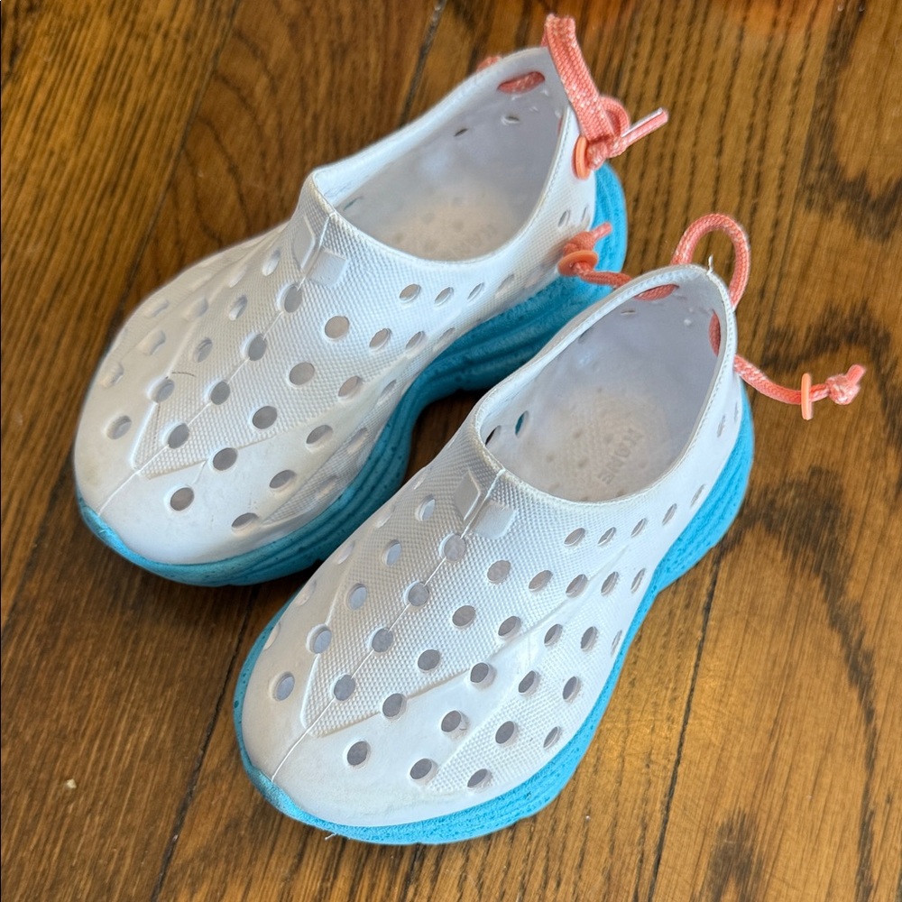 KANE: Kids C7 White and Blue